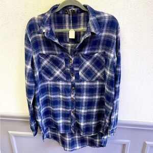 POL blue/white flannel with long lined back, Sz medium (1019)